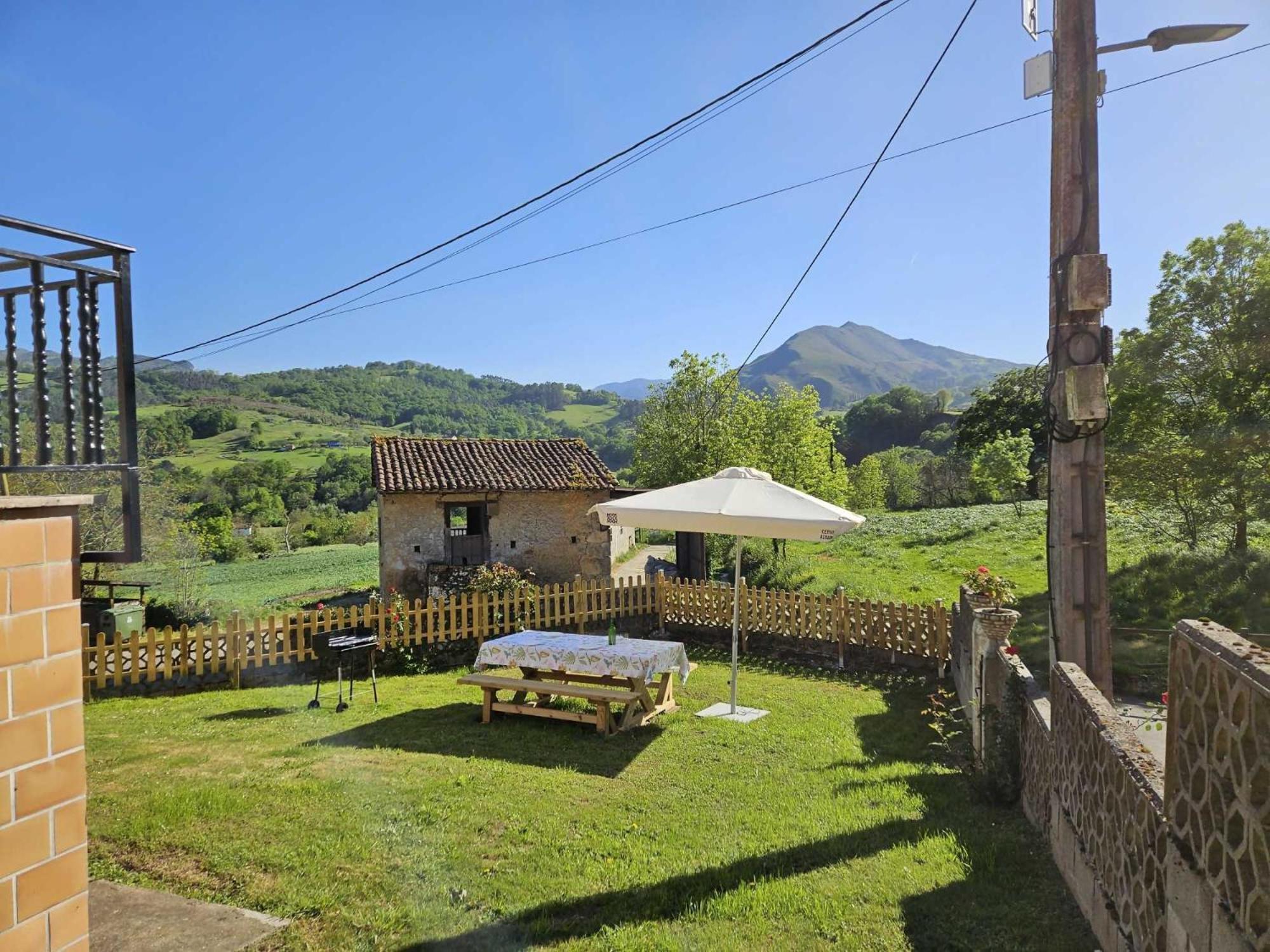 Casa El Caspiu Arobes Holiday home Arriondas